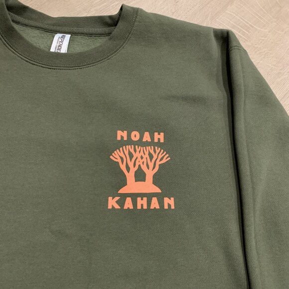 Noah Kahan 2024 Tour Stick Season Forever Crewneck Sweatshirt Men's Medium Green - Picture 3 of 7